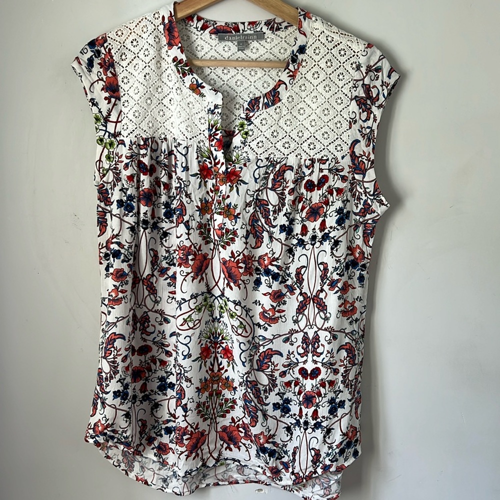 Danielrainn Top Sleeveless Floral Casual Womens Size Medium